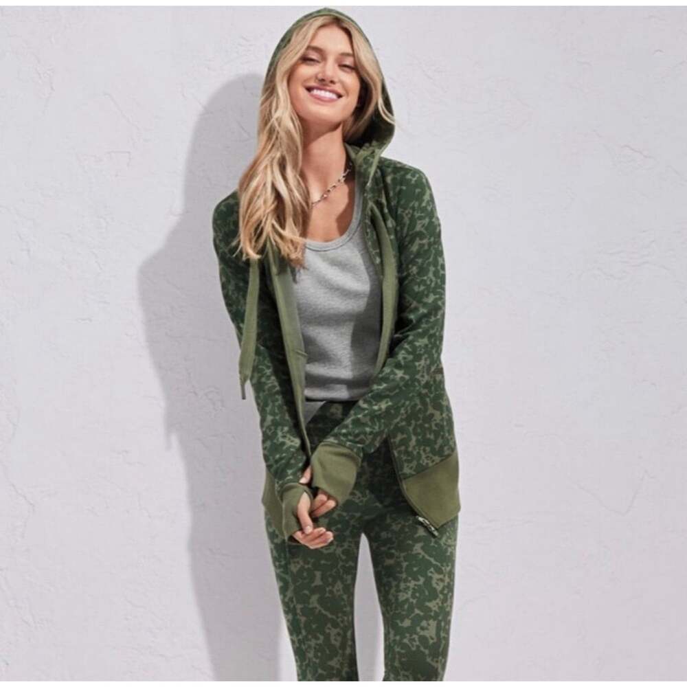 CAbi Marathon Jacket Women’s XL Green Camo Full Zip Hoodie Thumbholes